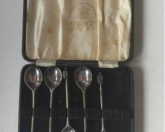Lot 63: Vintage EPNS Silver-Plated Spoon Set in Case