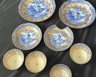 Lot 50: Blue and white porcelain bowls and plates with gold trim