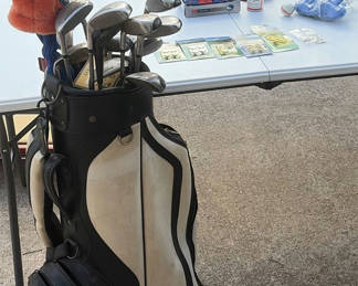 Lot 1: Golf bag with clubs and assorted accessories