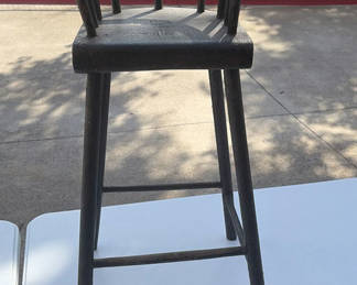 Lot 28: Dark wooden bar-height stool with curved back