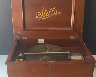Lot 89: Stella mechanical disc music player in wooden cabinet