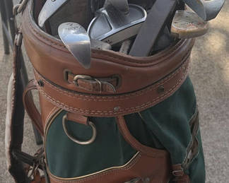Lot 29: Golf bag with irons, wedges, and putter