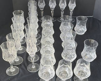 Lot 31: Crystal glassware collection with champagne flutes and tumblers