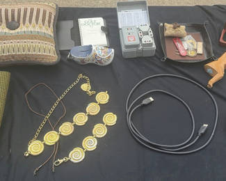 Lot 13: Assorted Vintage Jewelry and Travel Accessories