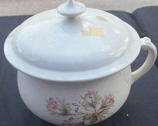 Lot 18: Lidded blue floral ceramic pot (Creative Pottery Co.)