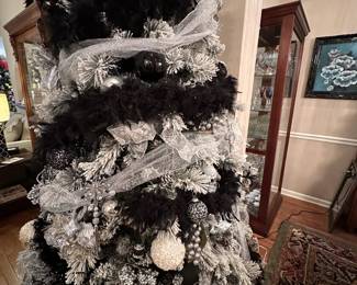 Black & White Decorated Large Christmas Tree, Rugs