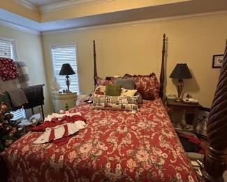 Queen Size 4 Poster Bed