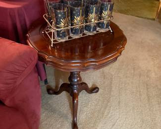 Accent table, fabulous mid-century tumblers with carrier