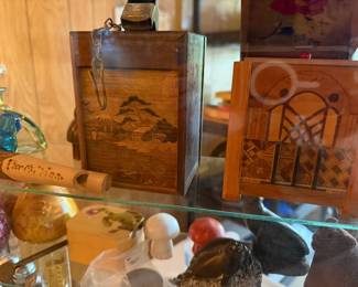 A close look at the vintge boxes and travel pieces
