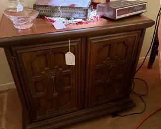 Vintage Stanley Furniture Co. Mediterranean Revival style bedside cabinet with original hardware, vintage glass and boxes
