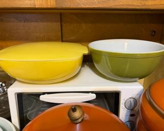 Vintage Pyrex Hostess yellow casserole dish with lid
