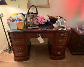 Vintage Bassett Furniture Co. writing desk/dresser, with glass top, original hardware 
