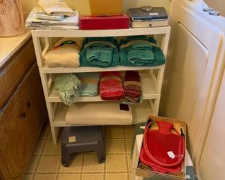 More towels, bath mats and bathroom items