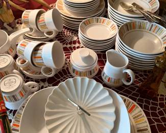 A close look at the vintage "Mardi-Gras" china, vintage California cake plate