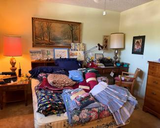Another view of the guest bedroom. Vintage art, lamps and so much more