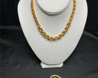 Lot # : 19 - Vintage Gold Toned Earrings, Bracelet and Brooch