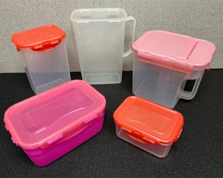 Lot # : 76 - Lock and Lock Containers Pink and Orange