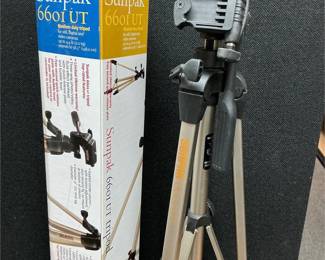 Lot # : 414 - Sunpak Tripod