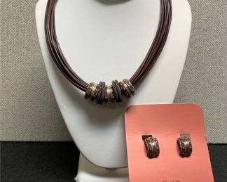 Lot # : 91 - Longaberger "So Rachel" Necklace & Earrings Set