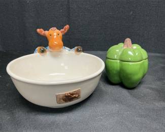 Lot # : 55 - Decorative Kitchen Bowl and Pepper Pot