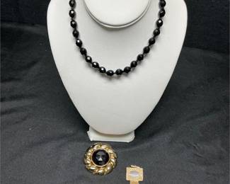 Lot # : 14 - Vintage Gold Toned and Black Beaded Jewelery