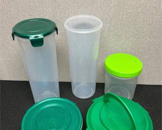 Lot # : 79 - Lock and Lock Containers Green