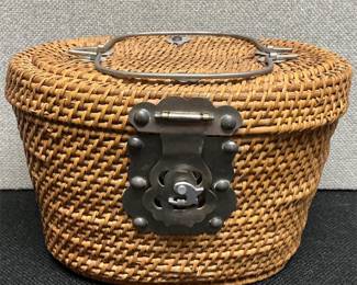 Lot # : 70 - Vintage Basket Purse with Asian Style Latch