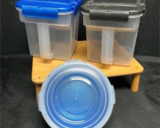 Lot # : 39 - 3 Lock n’ Lock Containers