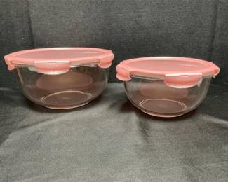 Lot # : 38 - Two Glass Lock n’ Lock Bowls