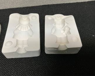 Lot # : 438 - 1970’s Lulu and Tubby Molds