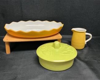 Lot # : 46 - Green and Yellow Serving Plate, Dish and Creamer
