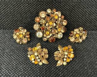 Lot # : 183 - Signed Lisner Vintage Brooch & Clip On Earrings