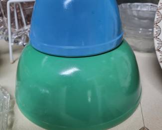 Pyrex Nesting Bowls