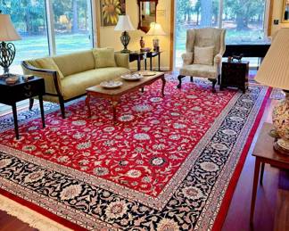 Beautiful Kashan Persian 10 '8" X 15'5" oriental carpet and traditional furniture.