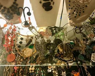 everything in this room is ten dollars each