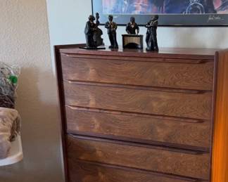 Matching Chest of drawers and dresser 