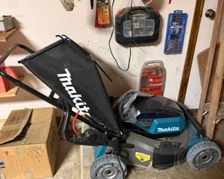 Really nice Makita Lawnmower