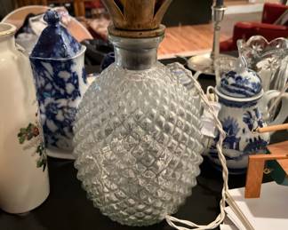 Pier 1 light up, pineapple lamp