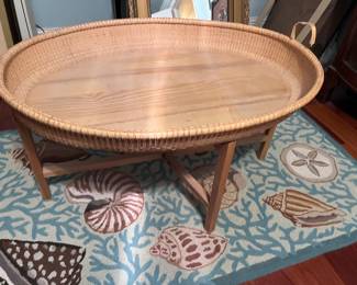 Oval coffee table tray