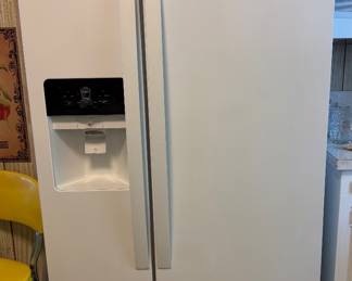 Whirlpool Side by Side Refrigerator/Freezer