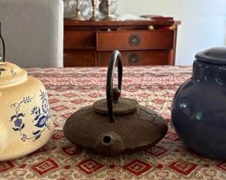 SAT159 - 2 Teapots + Ceramic Pitcher