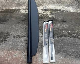 SAT539 - Universal Retractable SUV Cargo Cover + 2 NEW Bosch 21" Wipers