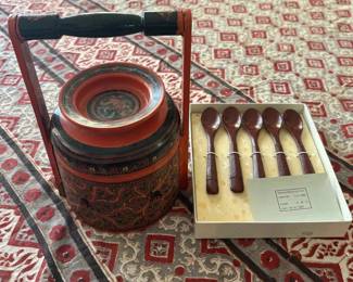 SAT224 - Lacquerware Storage Container And Spoons