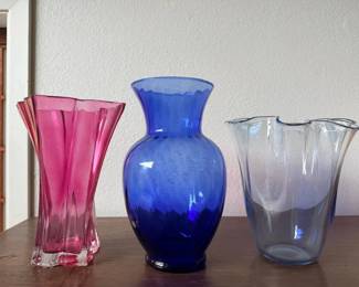 SAT026 - Set of colorful vases