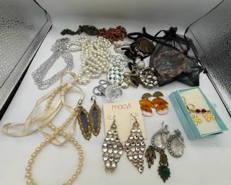 SAT435 - Collection of Costume Jewelry