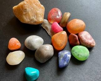 SAT528 - Mix Of Pocket Stones & Crystals