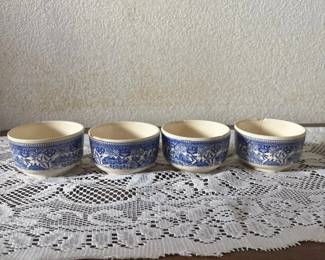 SAT167 - 4 Vintage Blue Willow Handleless Teapcups