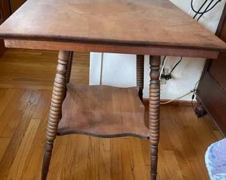 SAT469 - Solid Wood Accent Table With Spindle Legs