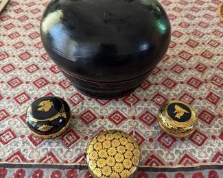 SAT039 - Vintage Lacquered Round Boxes