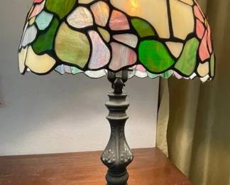 SAT452 - Tiffany-Style Stained Glass Lamp